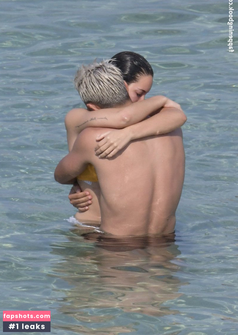 Oriana Sabatini gallery photo #27