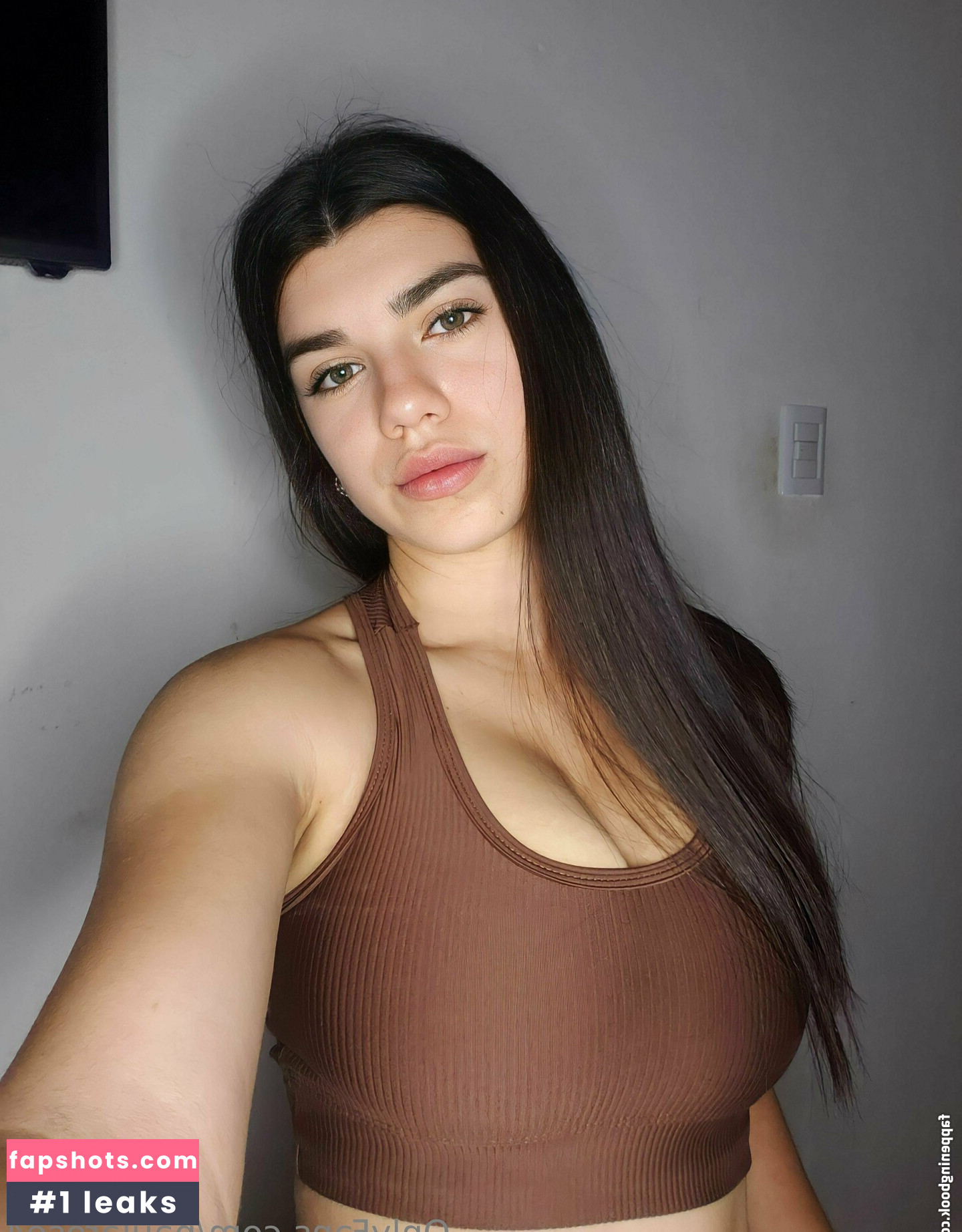 Outrageouscheeka gallery photo #3