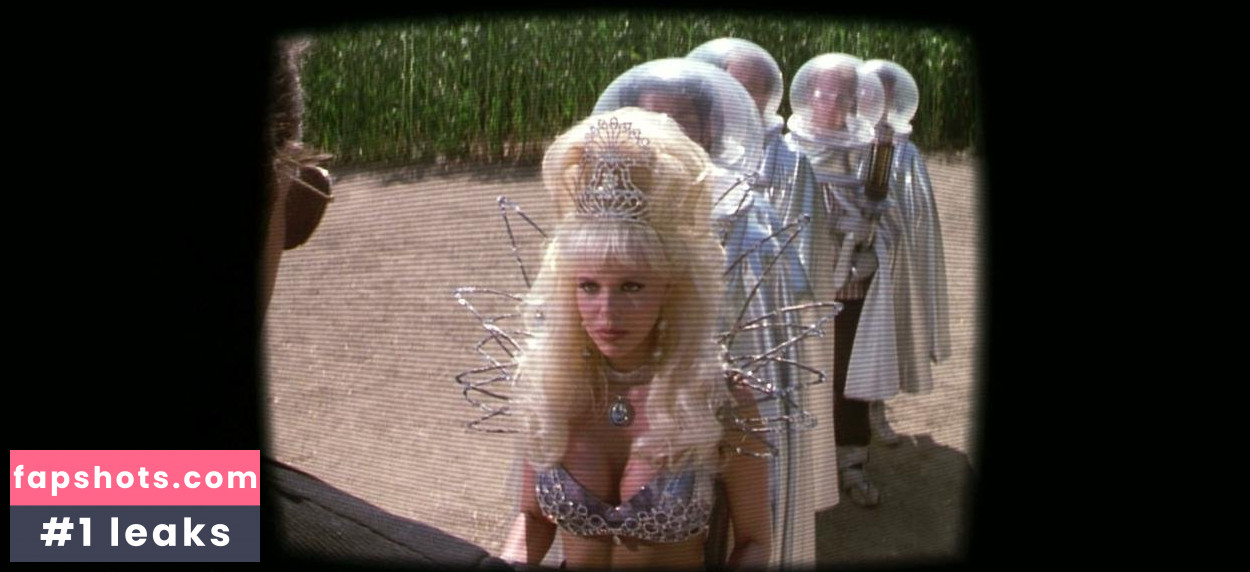 Paige Brooks nude babe gallery