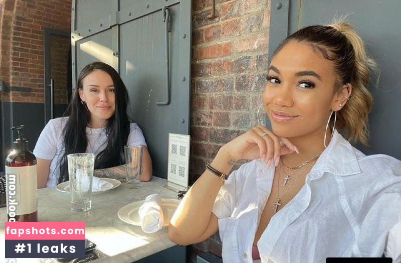 Paige Hurd gallery photo #35