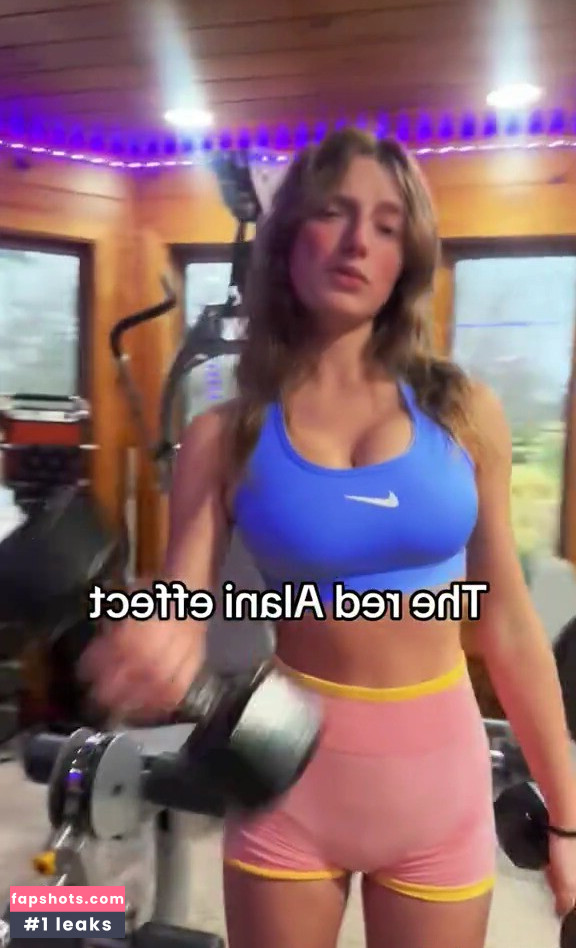 Paige Linneman gallery photo #5