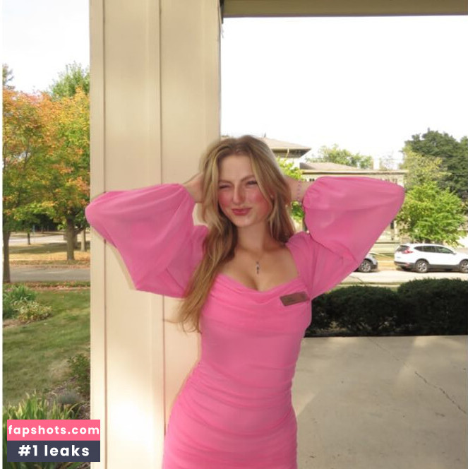 Paige Linneman nude babe gallery