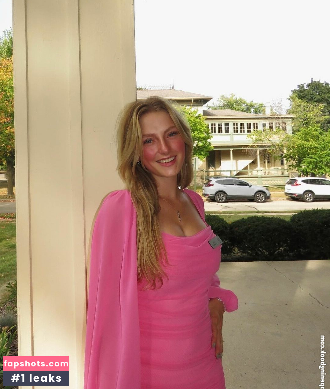 Paige Linneman gallery photo #9