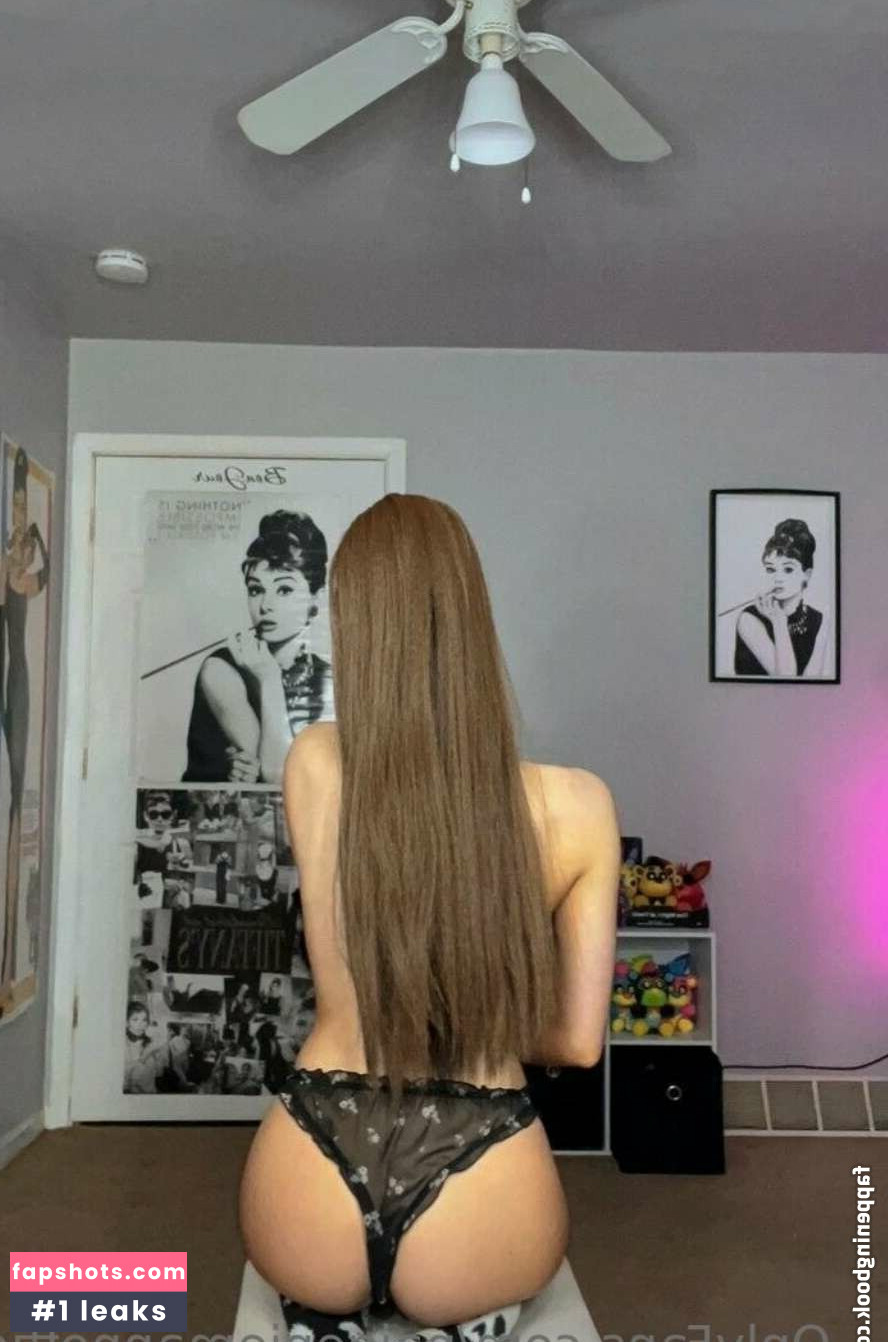 Paige Niemann gallery photo #70