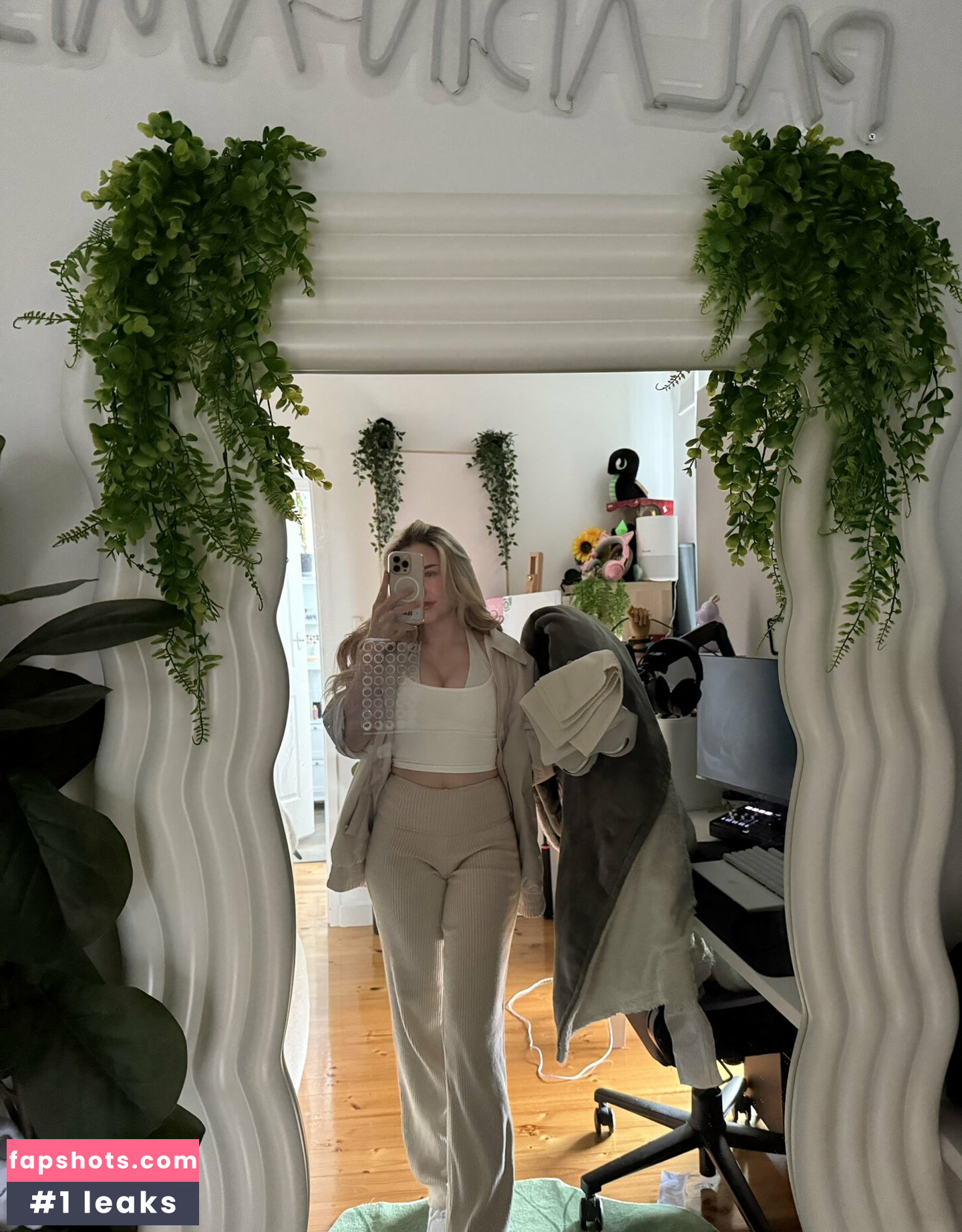 PaladinAmber gallery photo #11