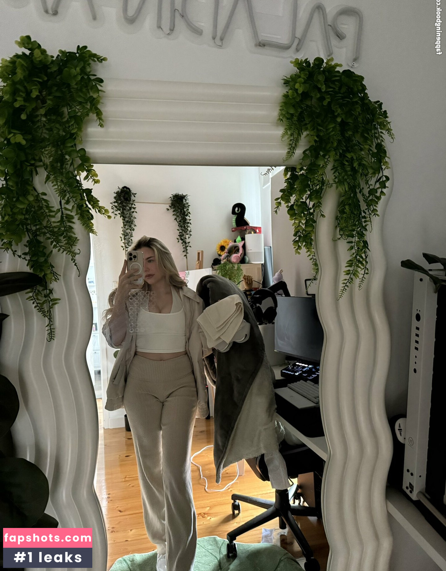 PaladinAmber gallery photo #9