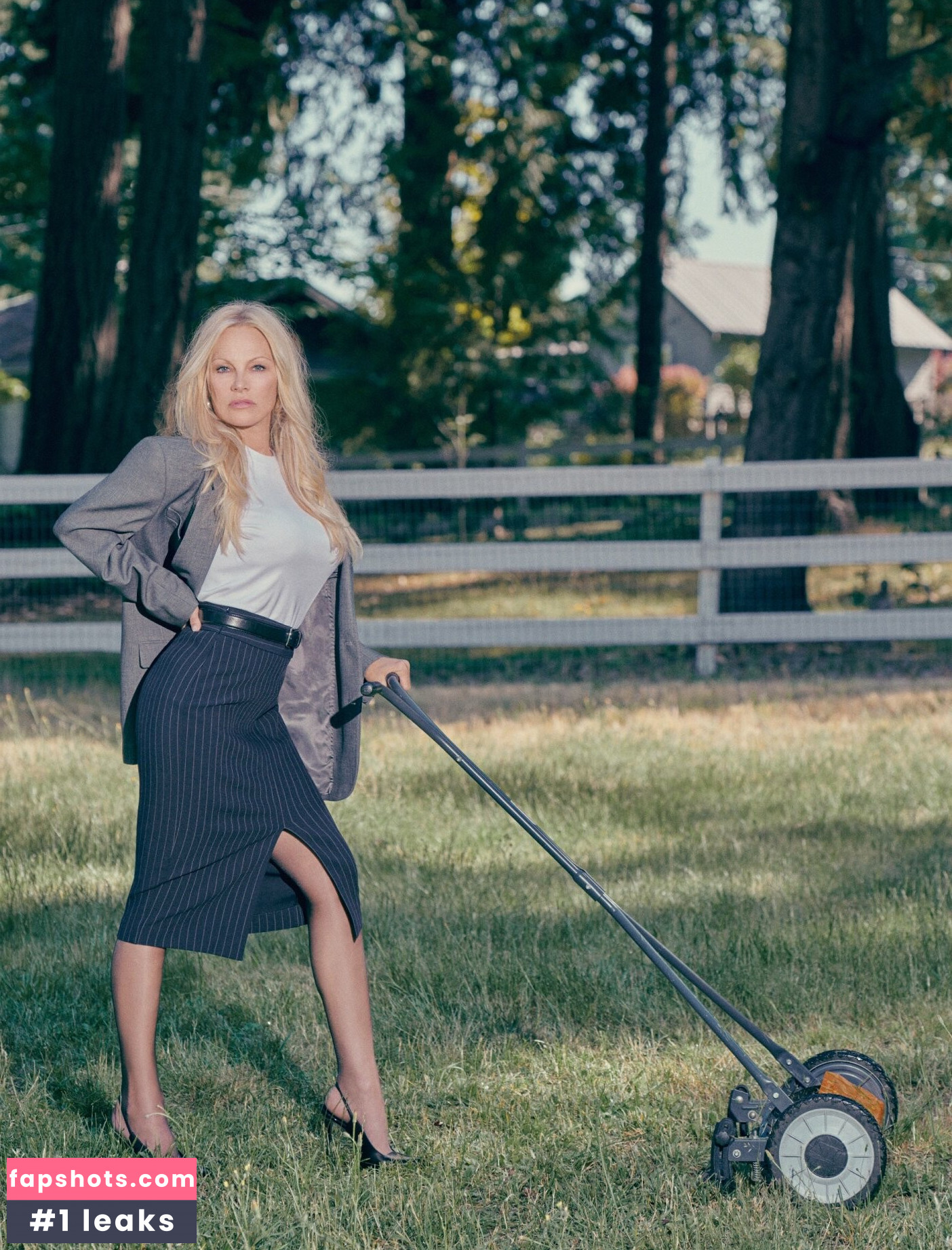 Pamela Anderson gallery photo #106