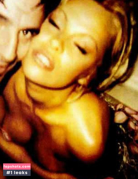 Pamela Anderson gallery photo #109
