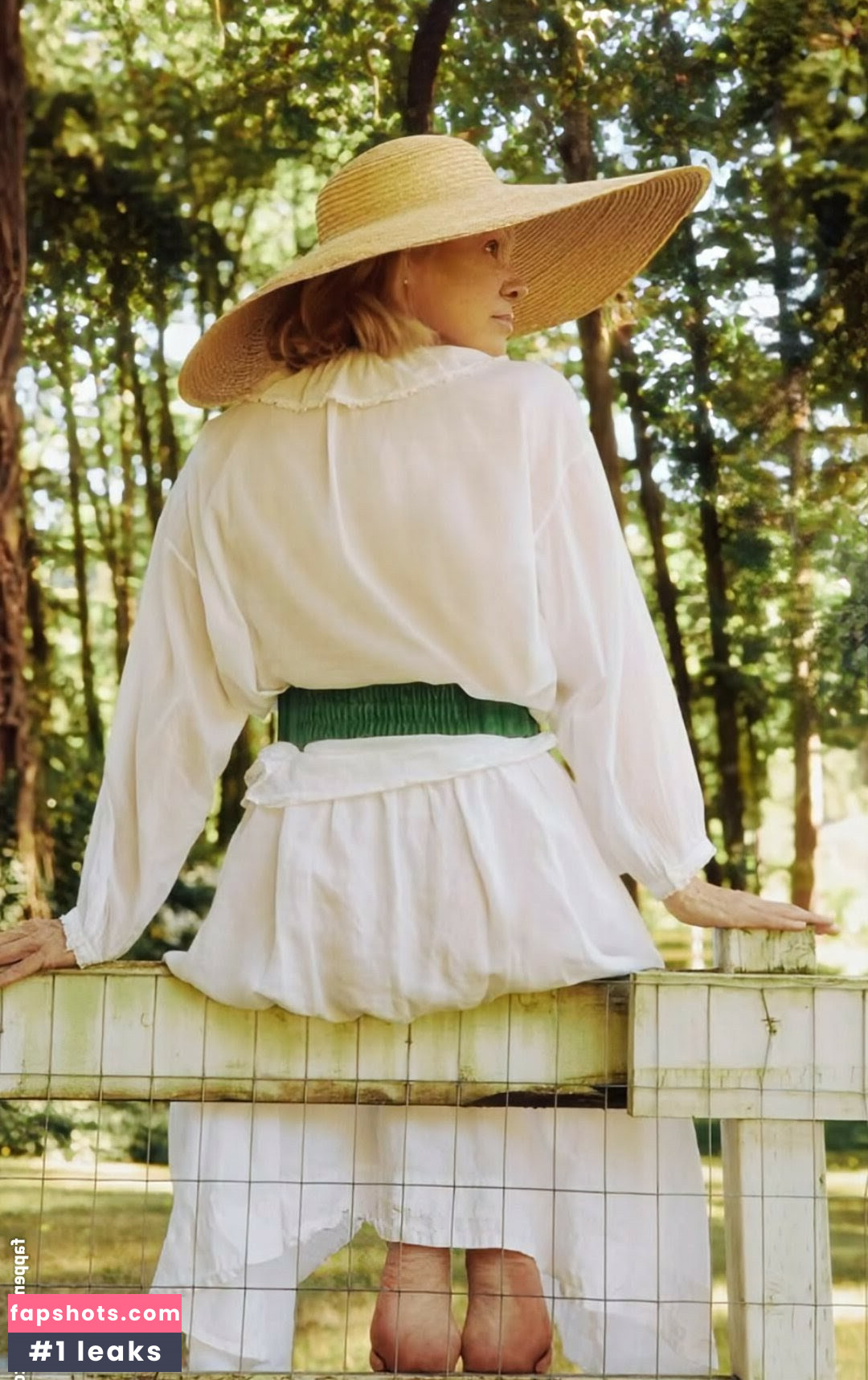 Pamela Anderson gallery photo #12