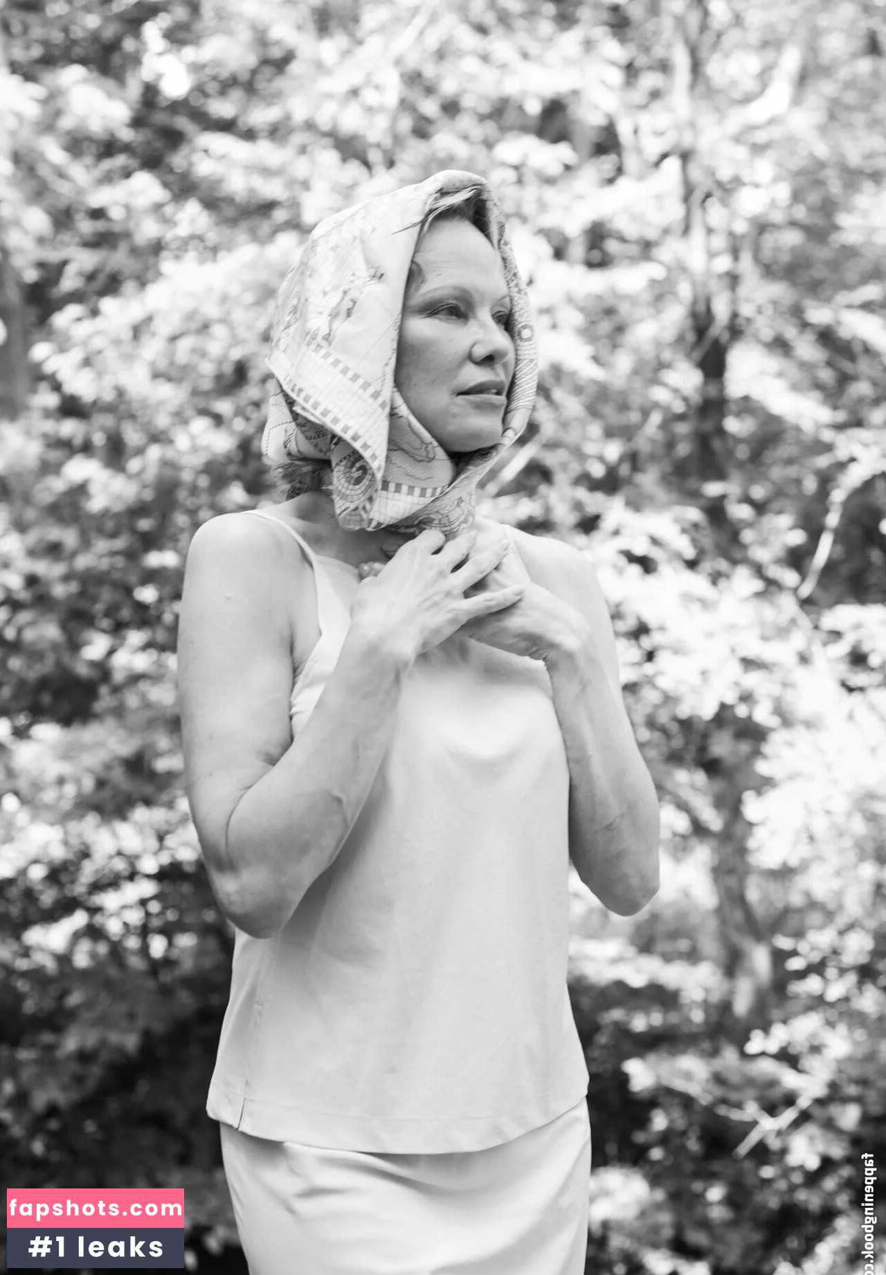 Pamela Anderson gallery photo #17