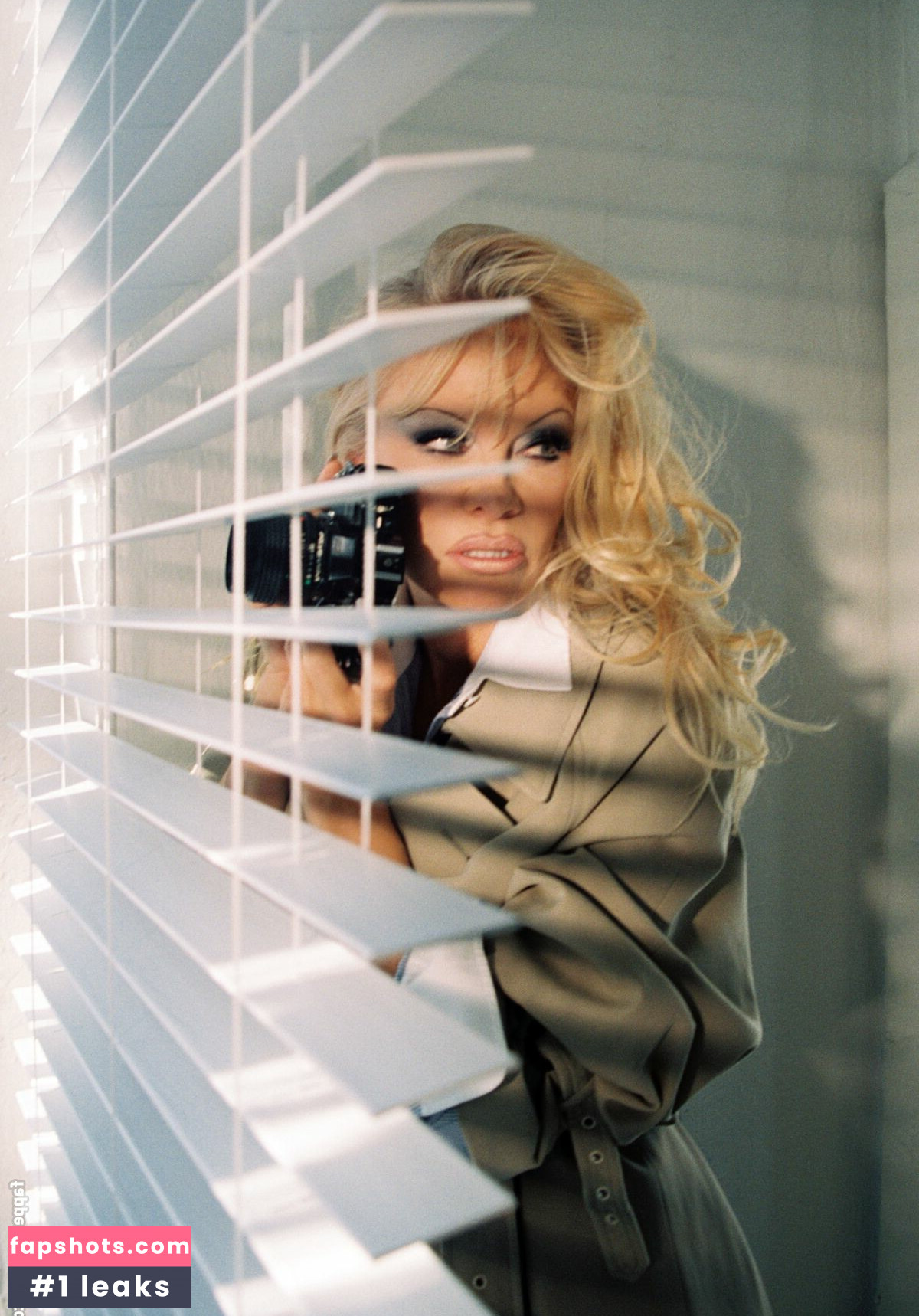 Pamela Anderson gallery photo #185