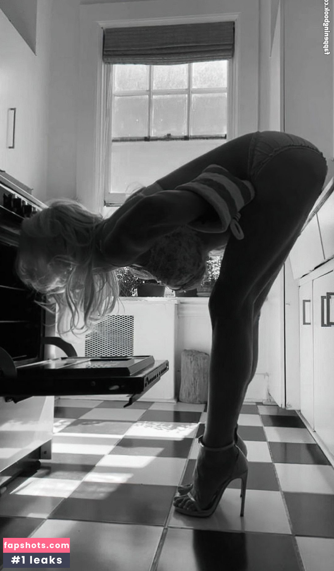 Pamela Anderson gallery photo #322