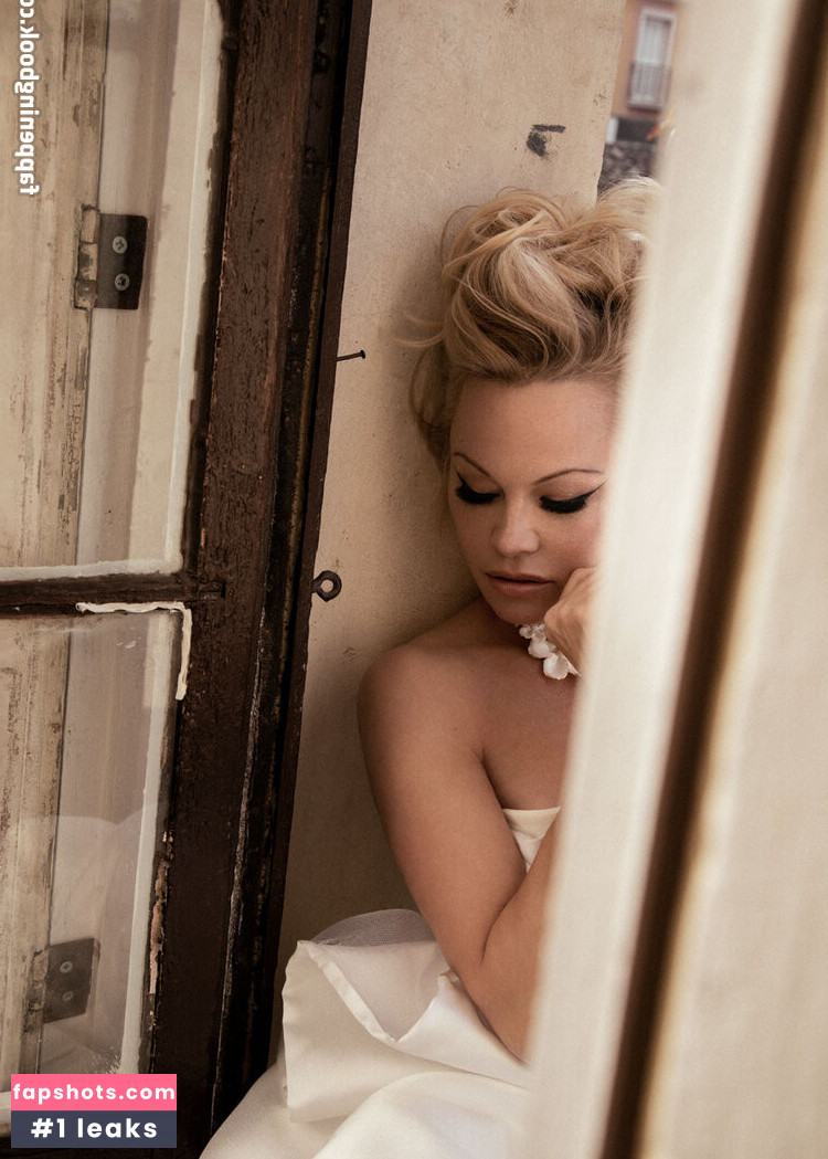 Pamela Anderson gallery photo #340