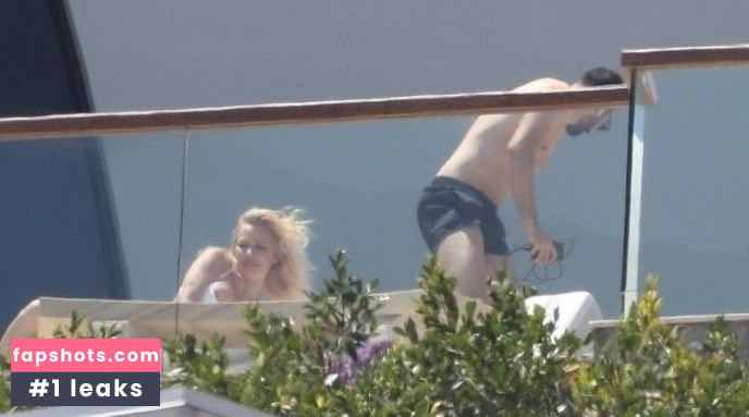 Pamela Anderson gallery photo #368