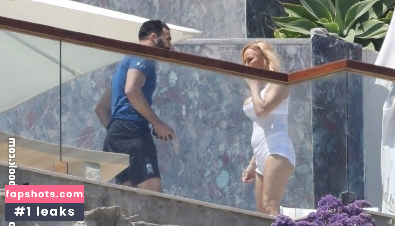 Pamela Anderson gallery photo #371