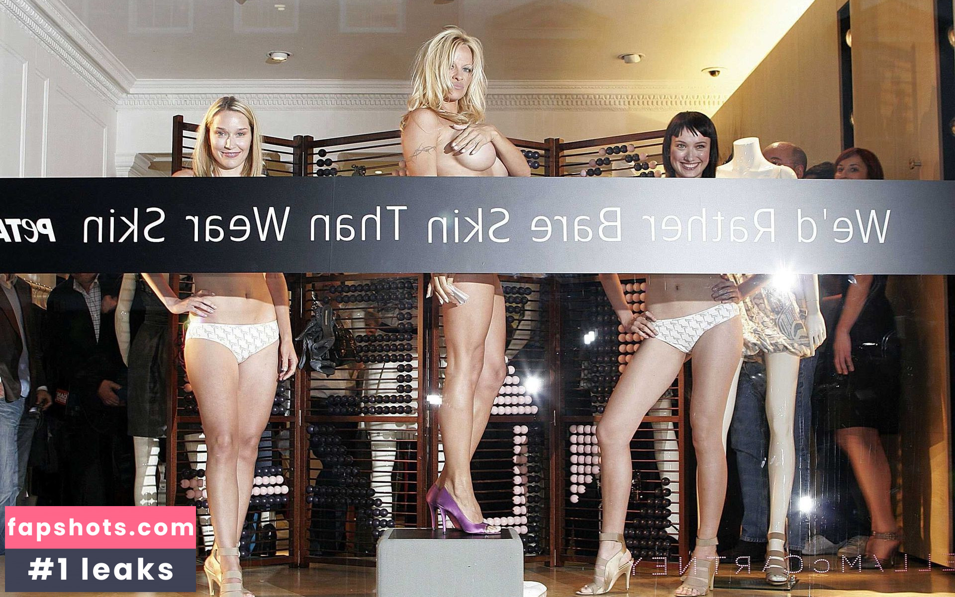 Pamela Anderson gallery photo #373