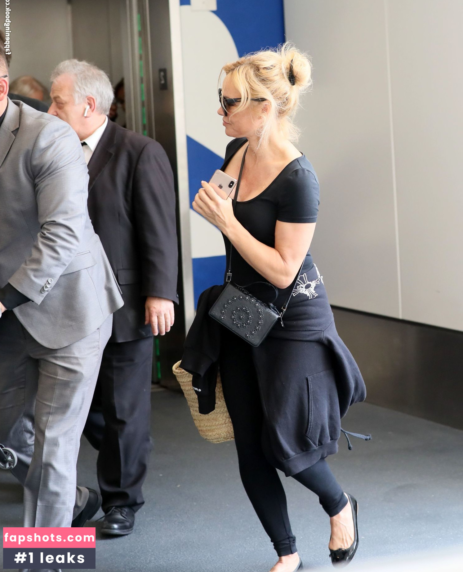 Pamela Anderson gallery photo #378