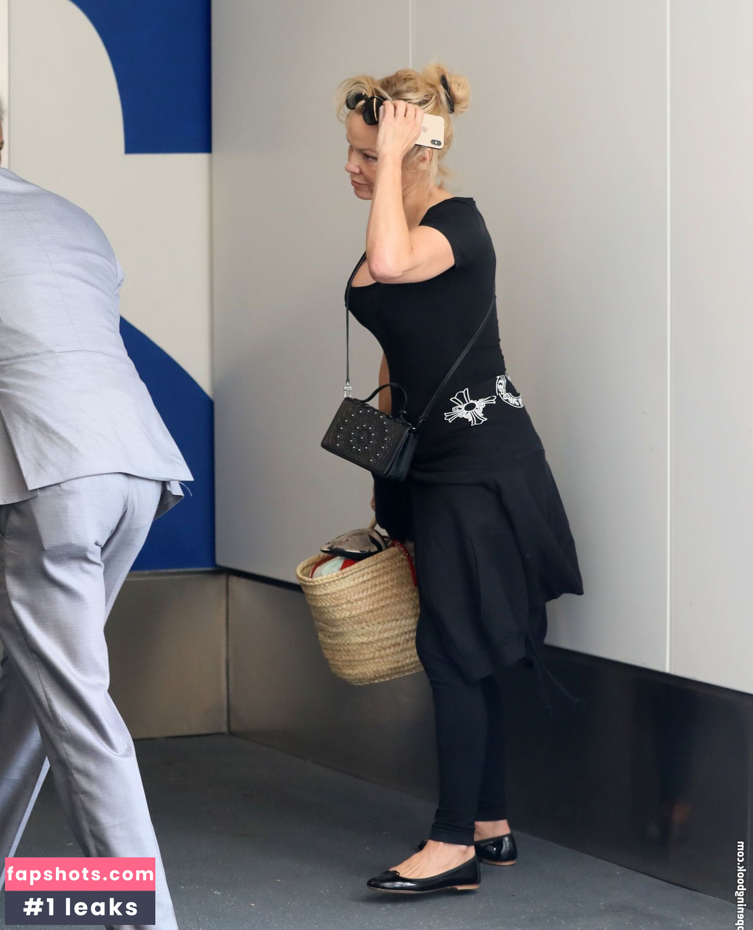 Pamela Anderson gallery photo #380