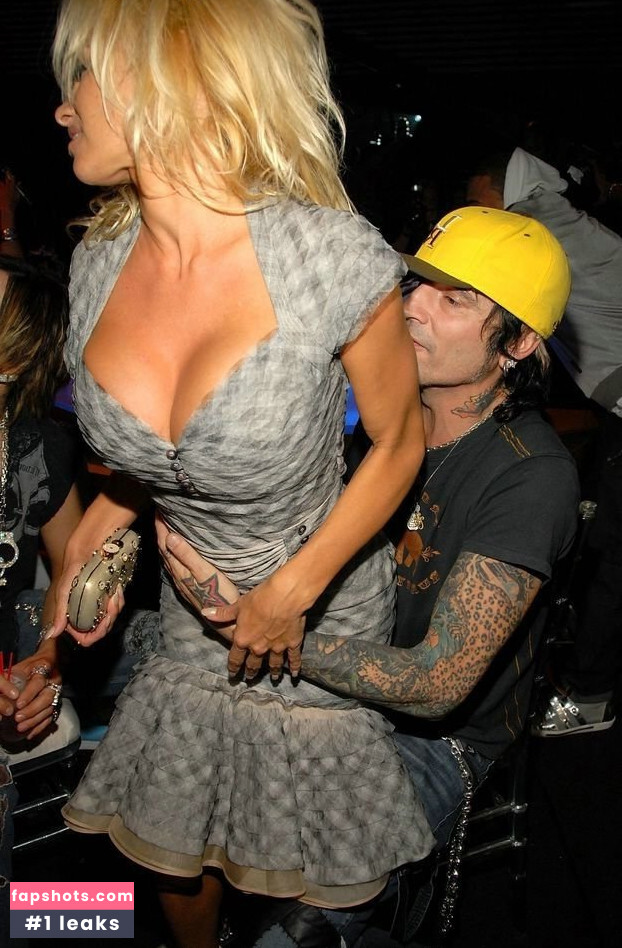 Pamela Anderson gallery photo #451