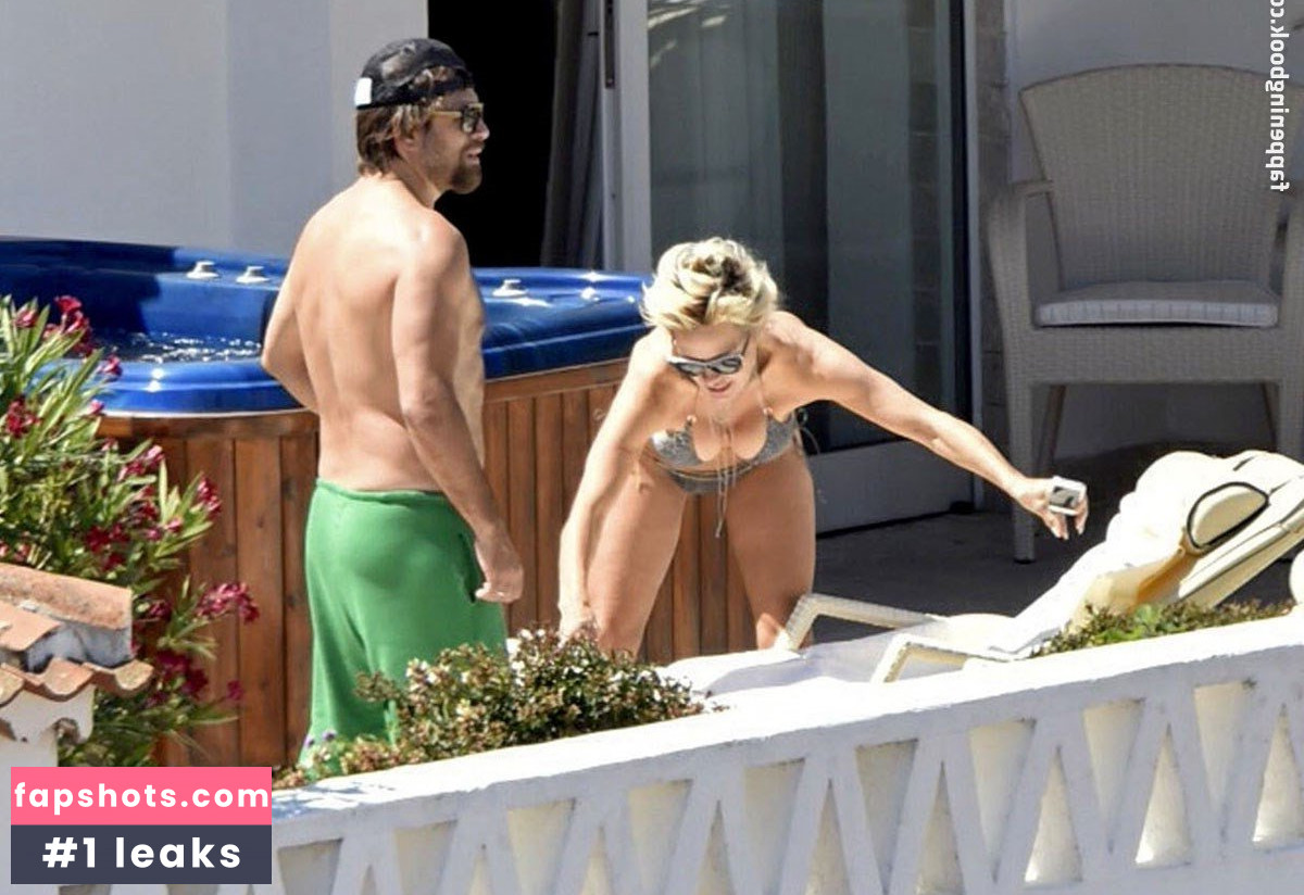 Pamela Anderson gallery photo #481