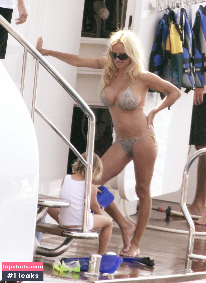 Pamela Anderson gallery photo #508