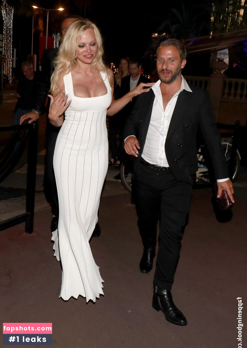 Pamela Anderson gallery photo #561