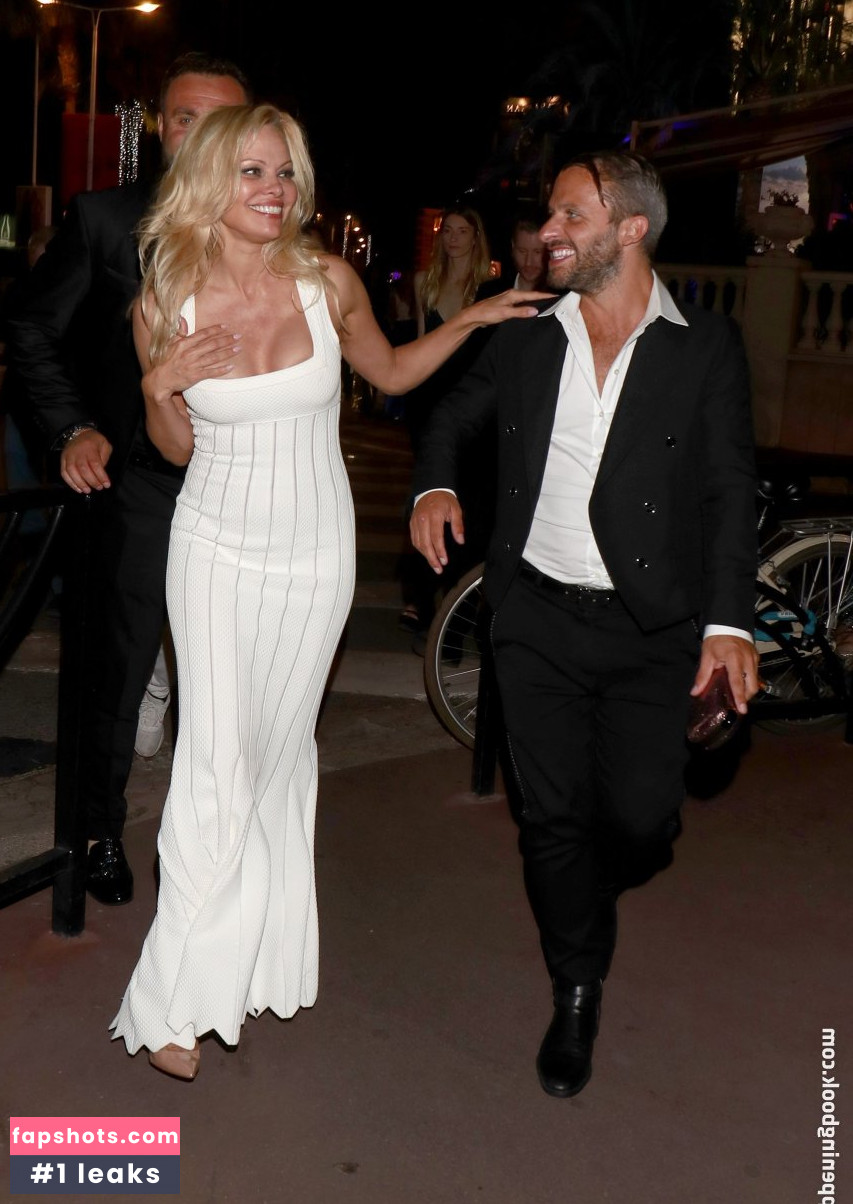 Pamela Anderson gallery photo #562