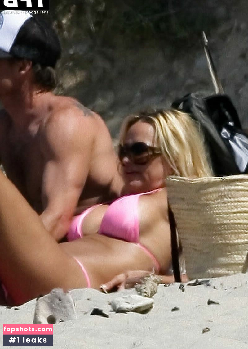 Pamela Anderson gallery photo #87