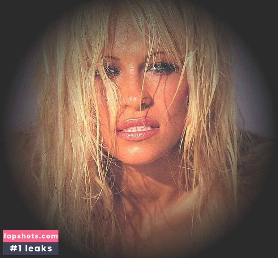 Pamela Anderson gallery photo #10