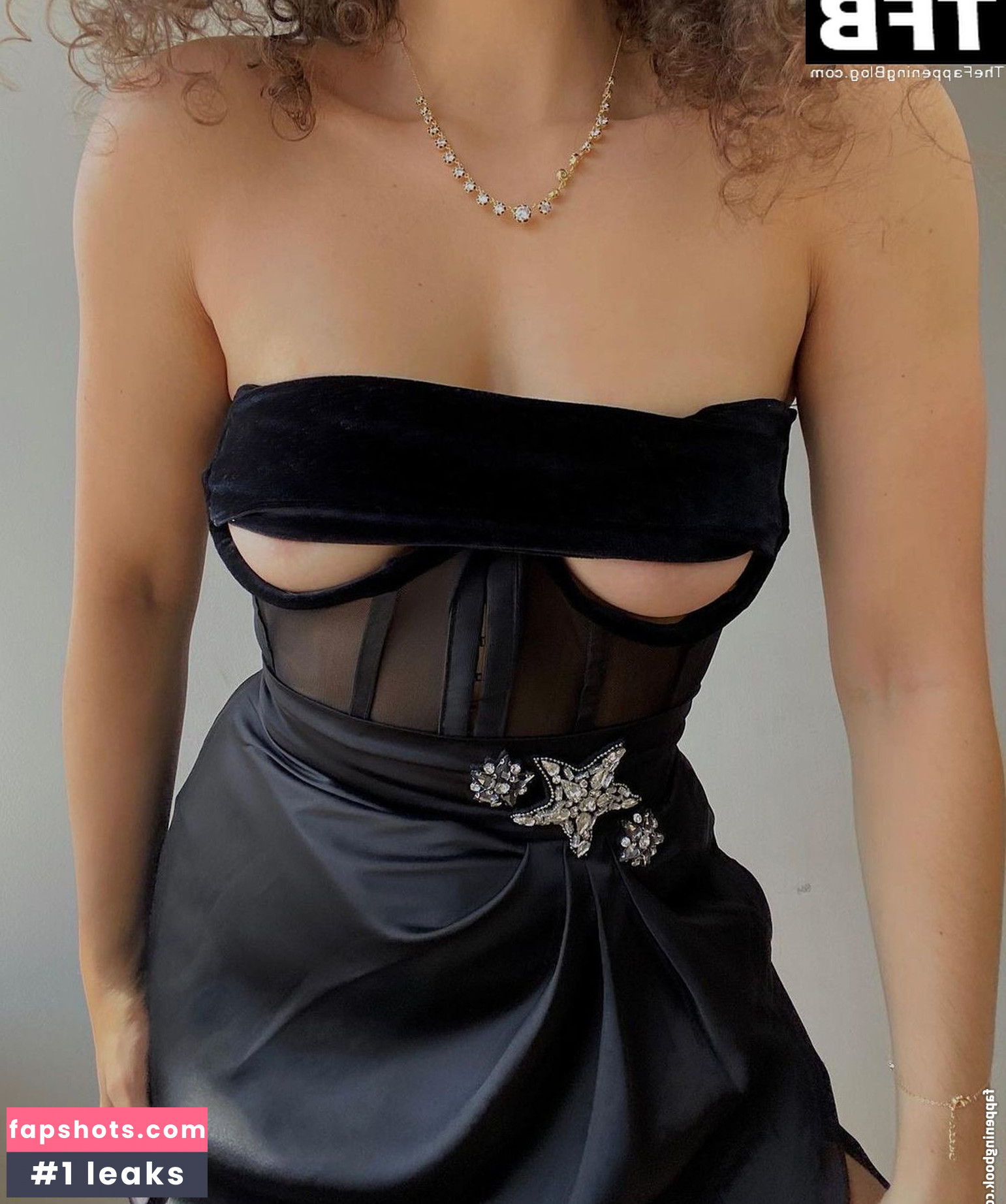 Pamela Moreno gallery photo #21