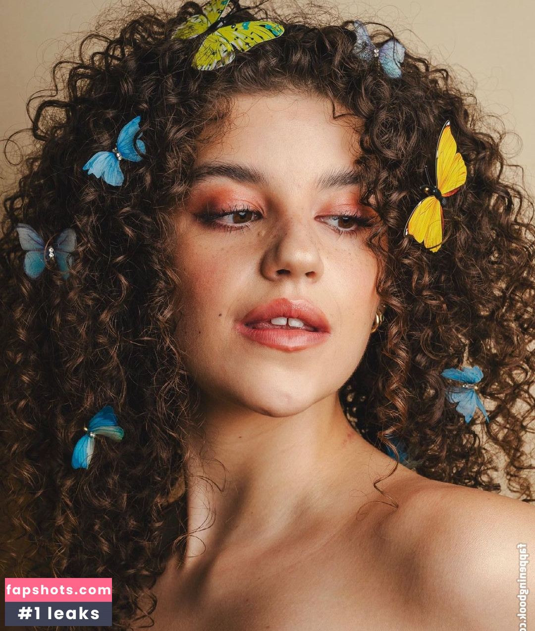 Pamela Moreno gallery photo #6