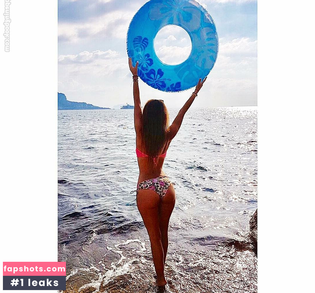 Paola Arena gallery photo #12