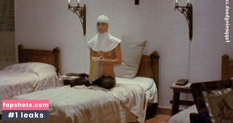 Paola Montenero gallery photo #11