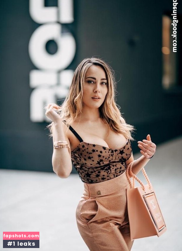 Paola Saulino gallery photo #114