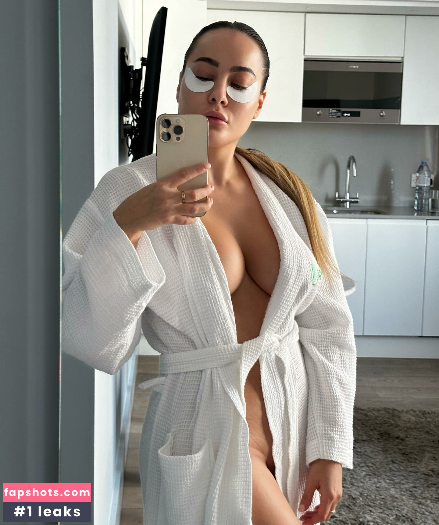 Paola Saulino gallery photo #44