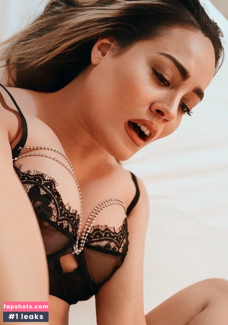 Paola Saulino gallery photo #69