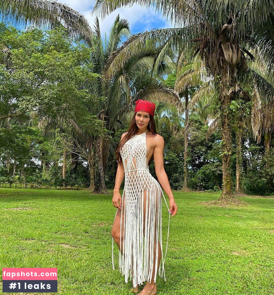 Paola Triana gallery photo #25