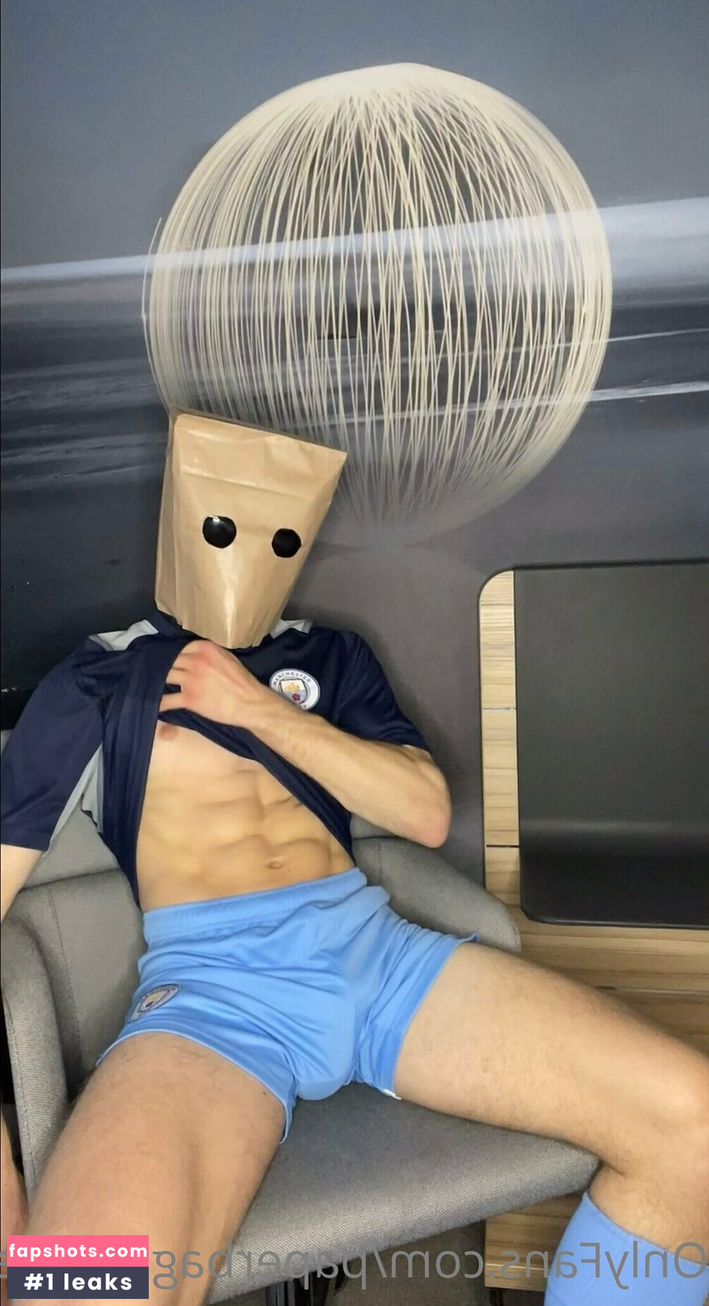 paperbagfree nude babe gallery