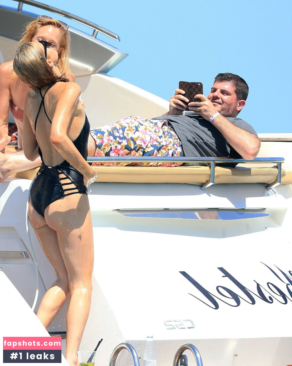 Paris Hilton gallery photo #1036