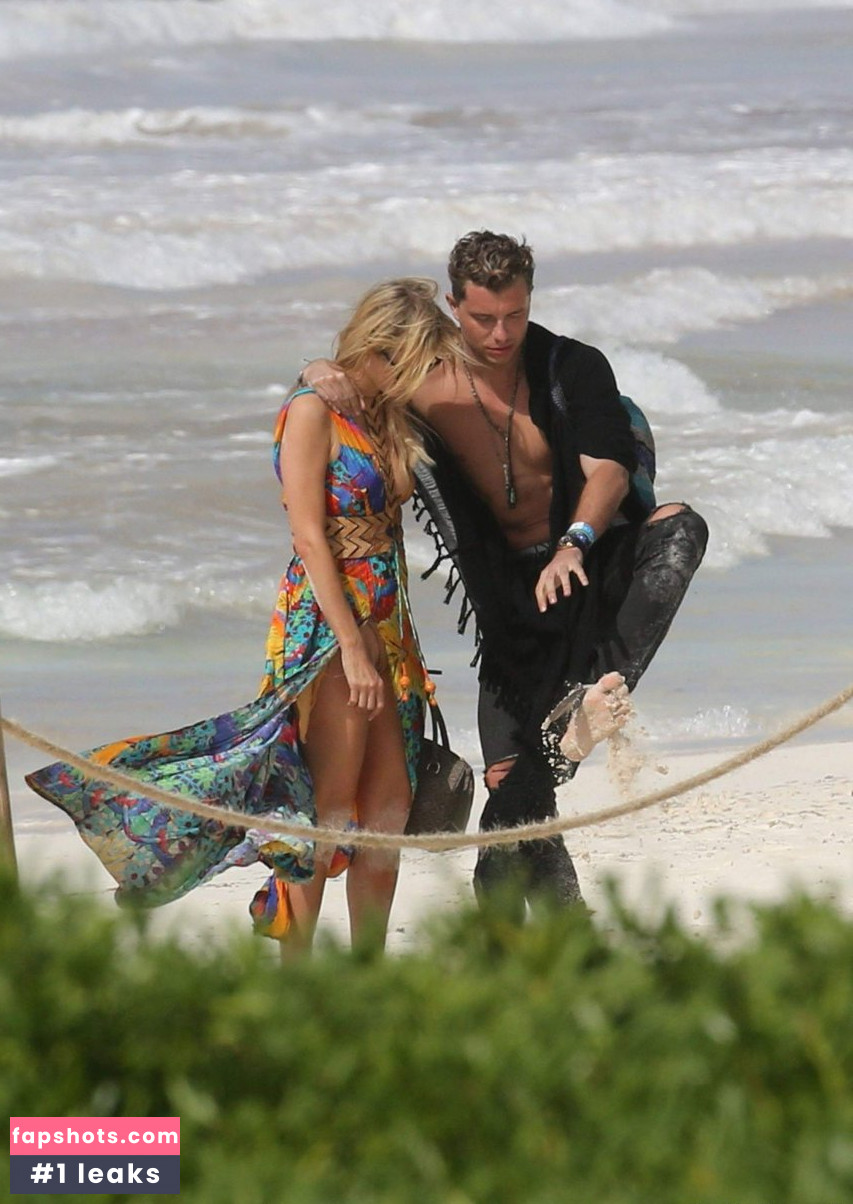 Paris Hilton gallery photo #1043