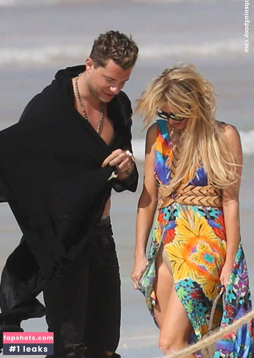 Paris Hilton gallery photo #1044