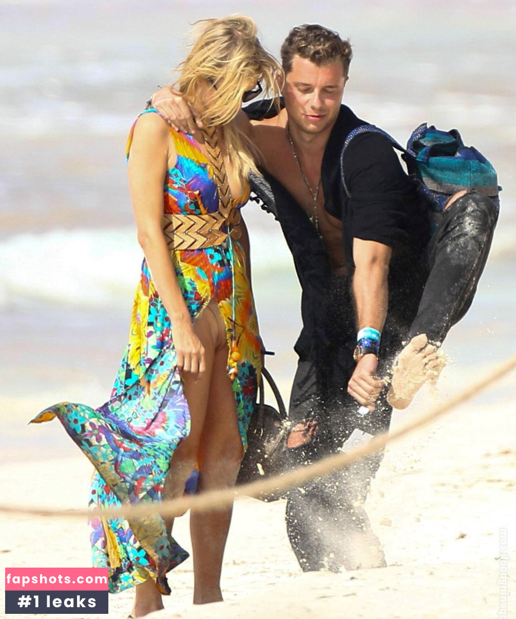 Paris Hilton gallery photo #1047