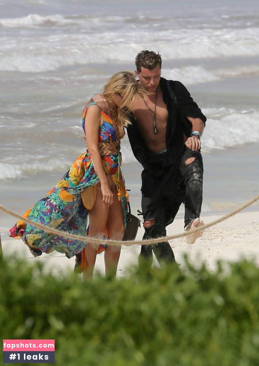 Paris Hilton gallery photo #1048