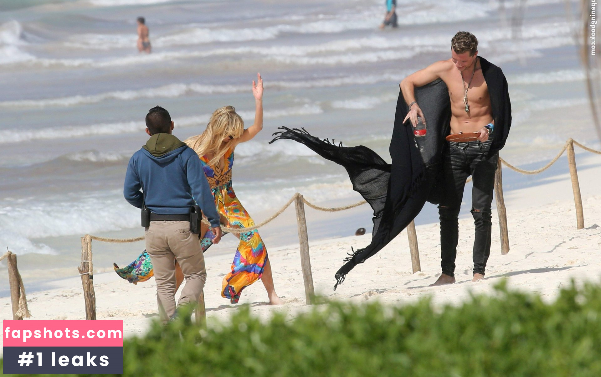 Paris Hilton gallery photo #1049