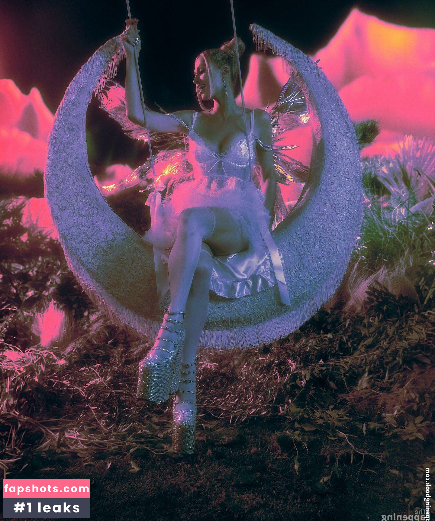 Paris Hilton gallery photo #96