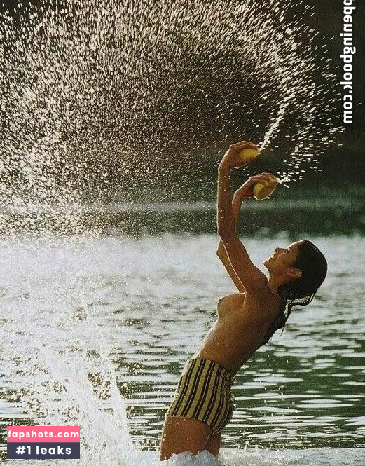 Patricia Velasquez gallery photo #21