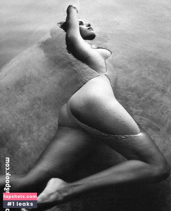 Patricia Velasquez gallery photo #33