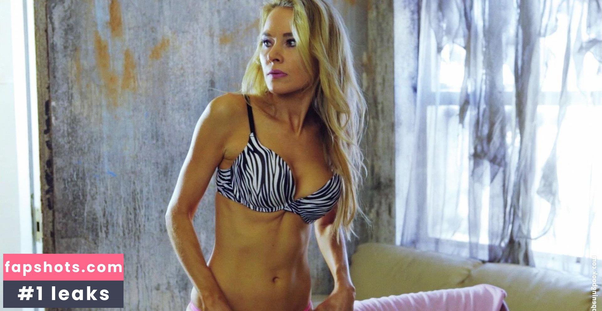 Paula LaBaredas gallery photo #7