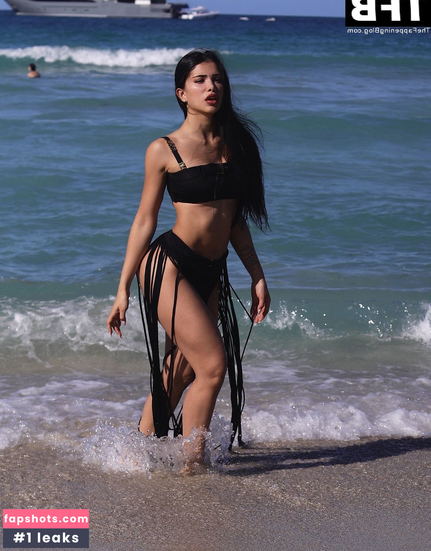 Paula Suarez gallery photo #25