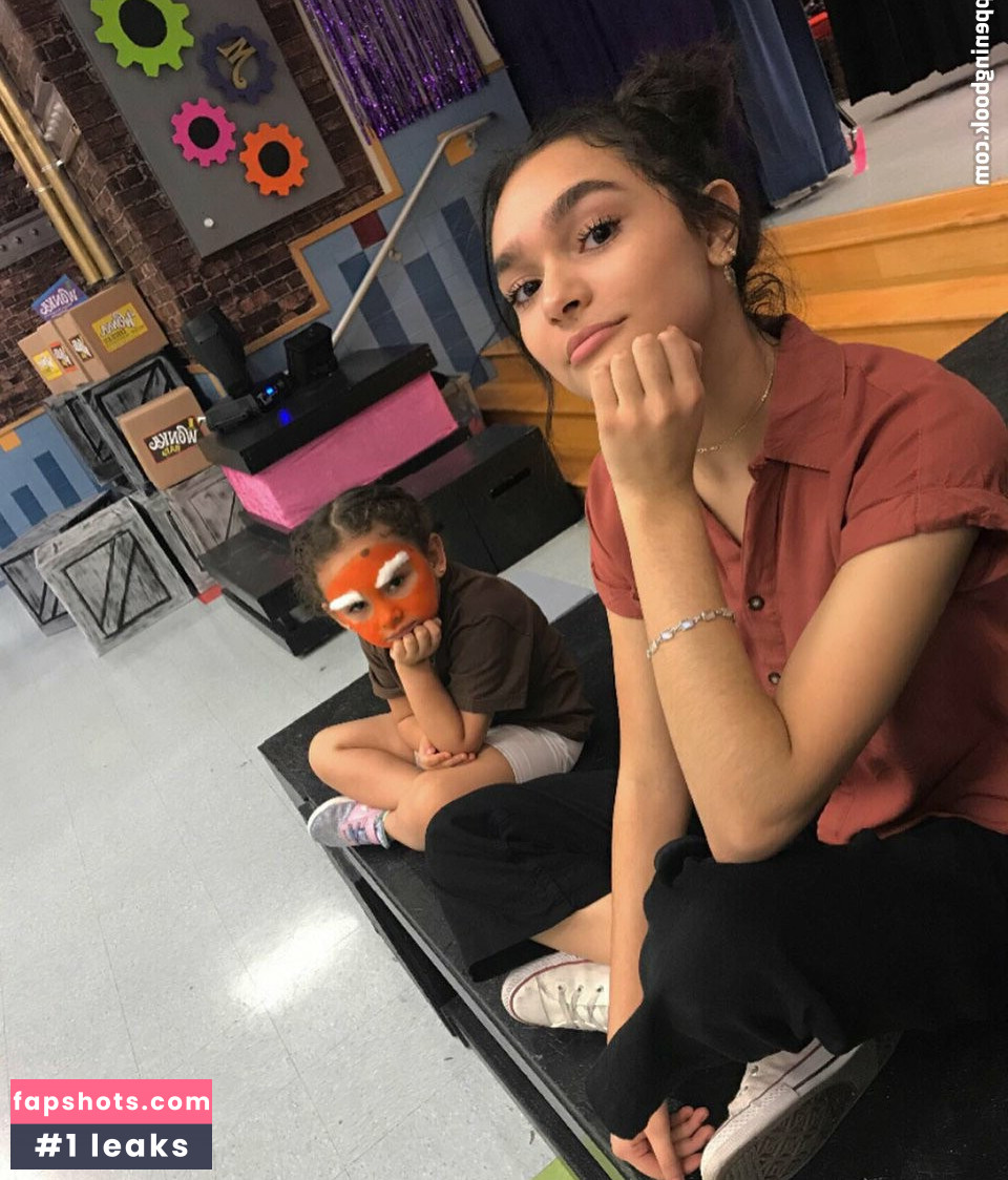 Paulina Chavez gallery photo #14